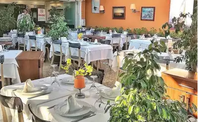 YEŞİLKÖY MARİNADA 5 KATLI SATILIK BINA
