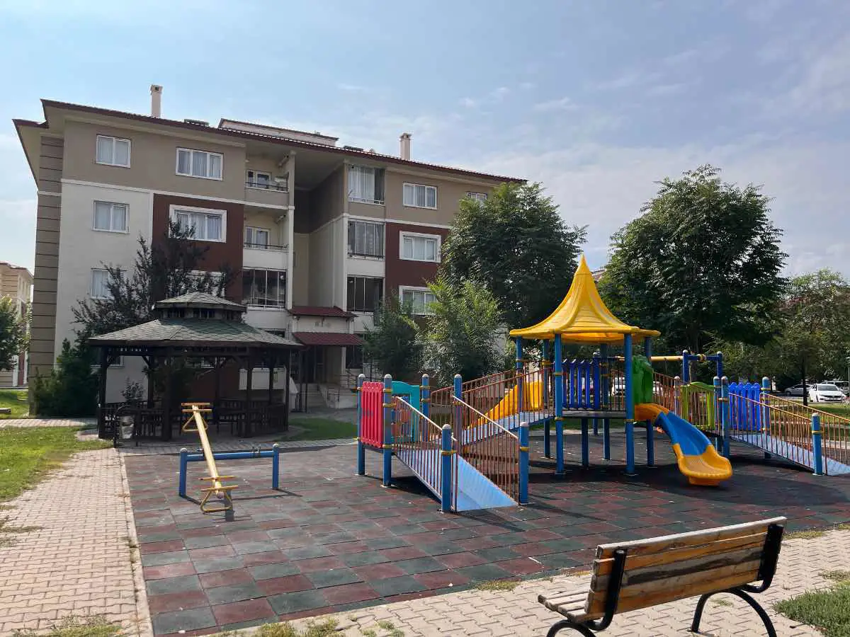 ERZİNCAN TAKSİM TOKİ’DE SİTE İÇERİSİNDE 3+1 KİRALIK DAİRE