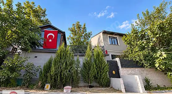 ÜSKÜDAR KISIKLI'DA CADDE CEPHELİ SATILIK İŞ YERİ