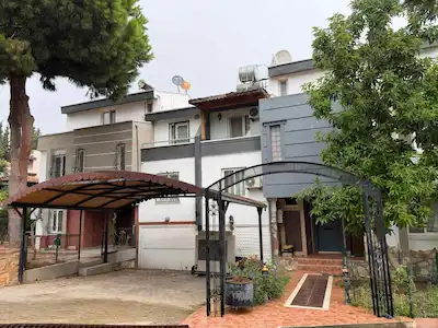 REMAX PALM'DEN VADİKENT SİT.'DE 5+1 TRİPLEKS SATILIK VİLLA