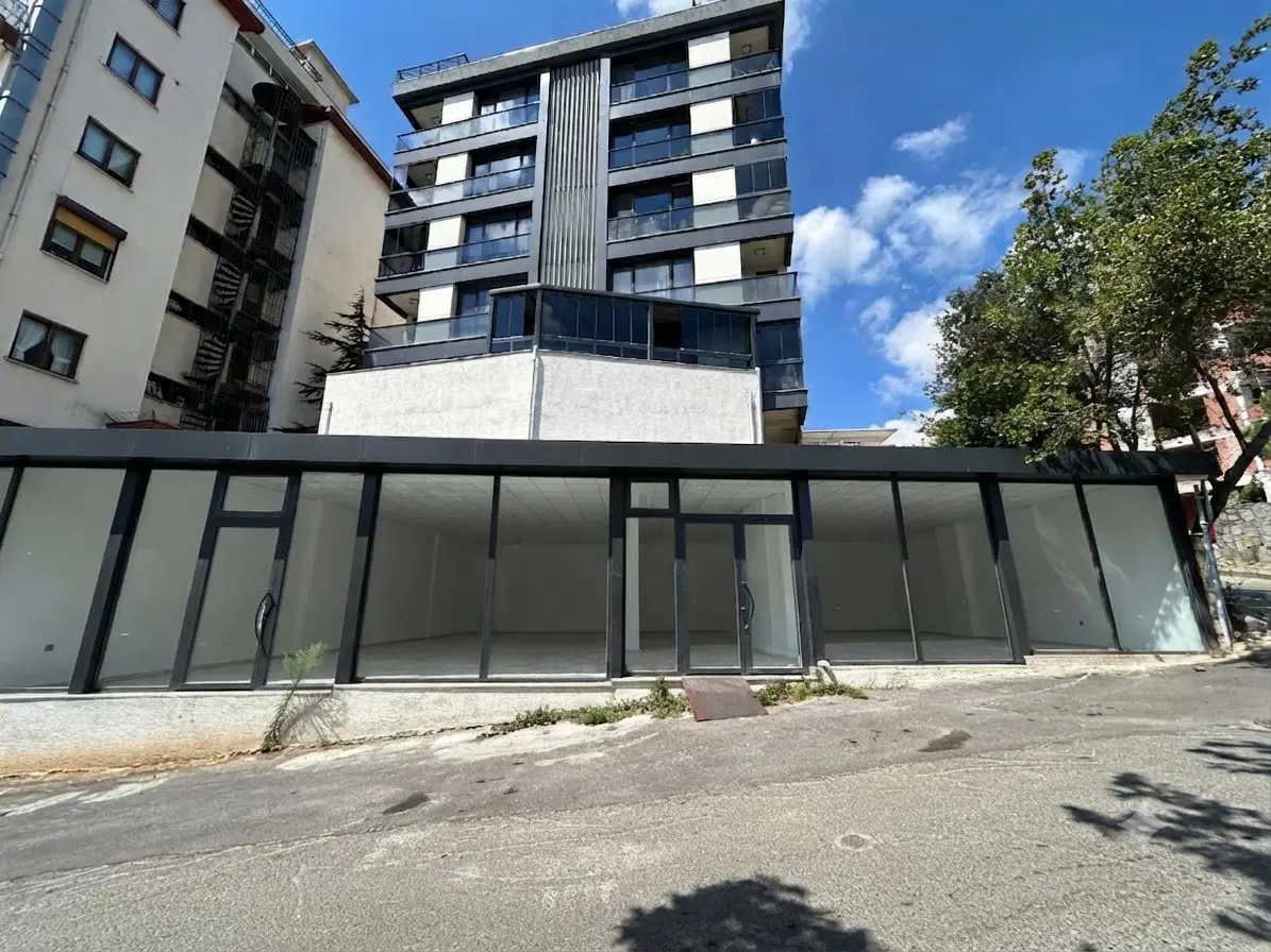 KARTAL YAKACIK'TA 220 M² GENİŞ VE KULLANIŞLI KİRALIK İŞ YERİ