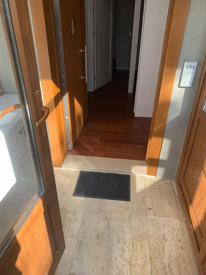 KOÇ ÜNIVERSITESINE YAKIN EŞYALI KIRALIK 1+1 ÇATI KATI DAİRE