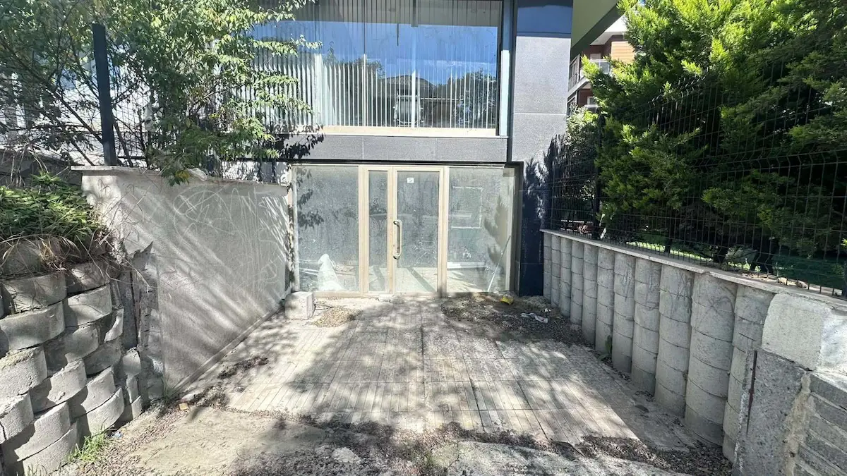 KAVAKLI DEMOKRASİ CADDESİNE CEPHE KİRALIK 200 M2 ATÖLYE-DÜKKAN-DEPO