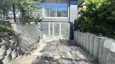 KAVAKLI DEMOKRASİ CADDESİNE CEPHE KİRALIK 200 M2 ATÖLYE-DÜKKAN-DEPO