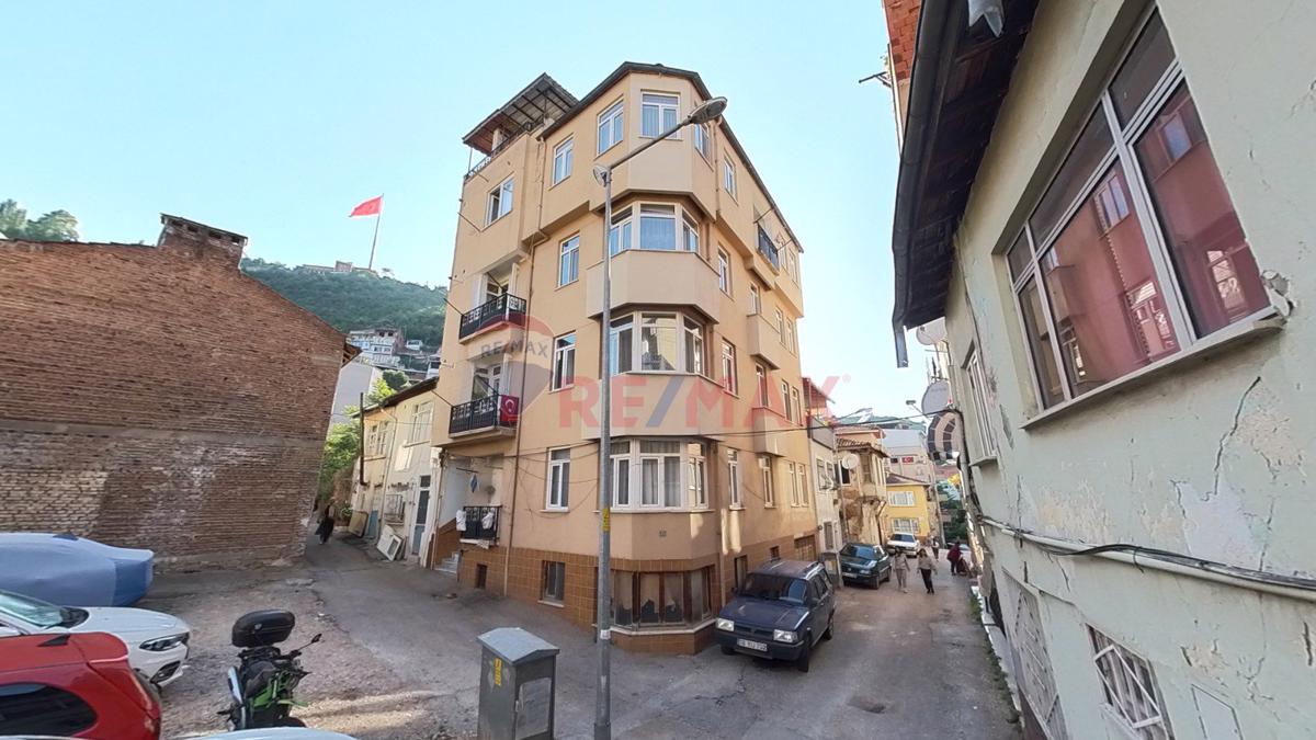 MURADİYE MAHALLESİNDE KOMPLE SATILIK BİNA