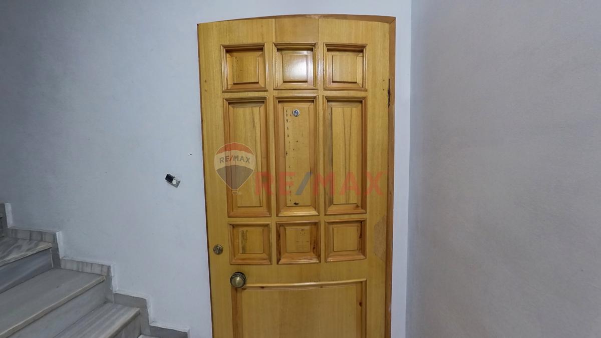 MURADİYE MAHALLESİNDE KOMPLE SATILIK BİNA