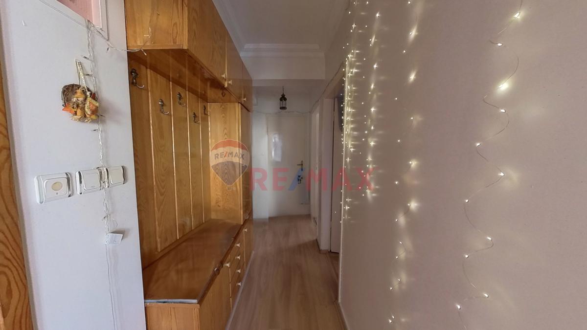 MURADİYE MAHALLESİNDE KOMPLE SATILIK BİNA