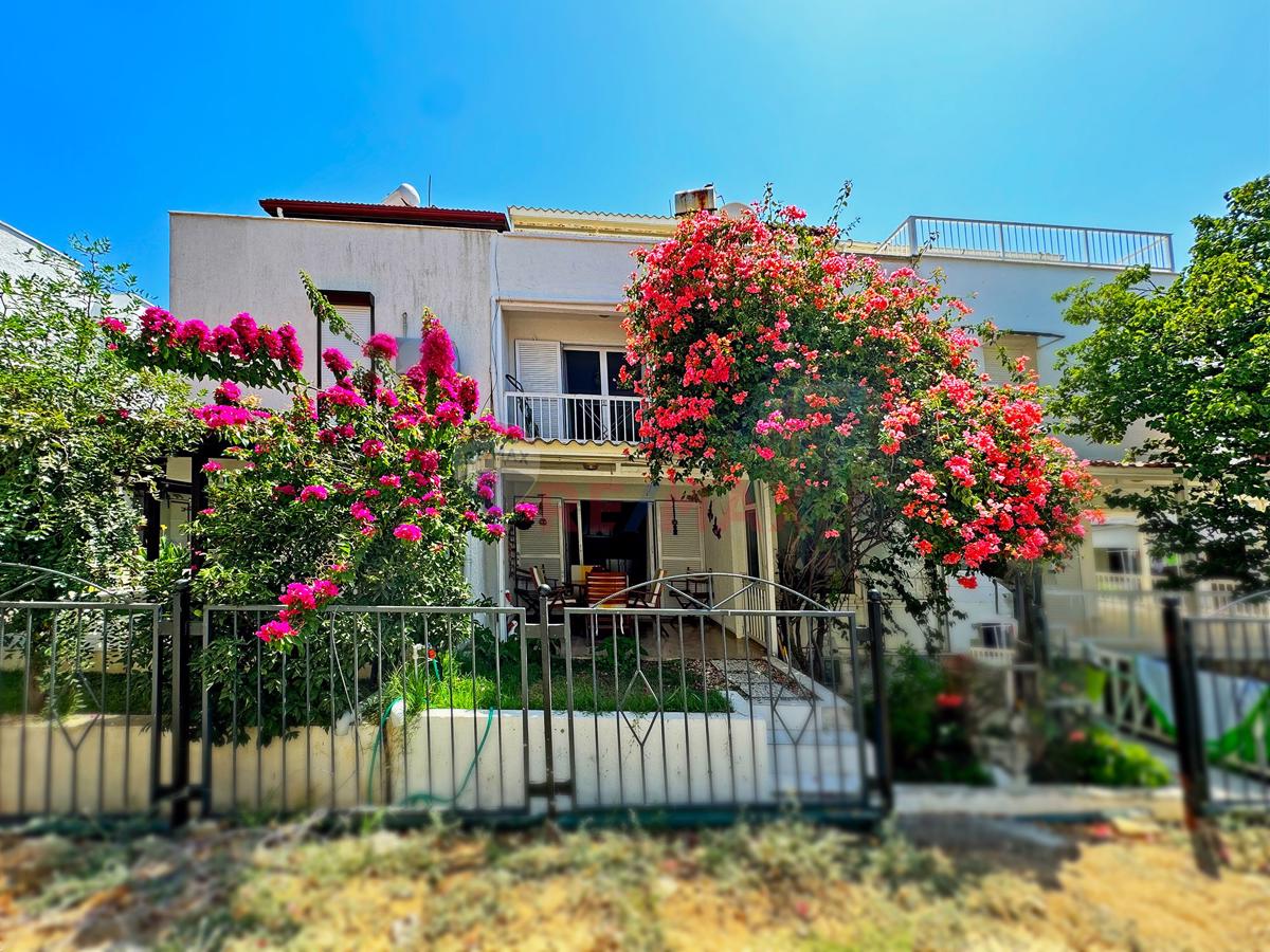 DATÇA KARAİNCİR TATİL SİTESİNDE SATILIK 2+1 BİTİŞİK NİZAM TRİBLEKS EV