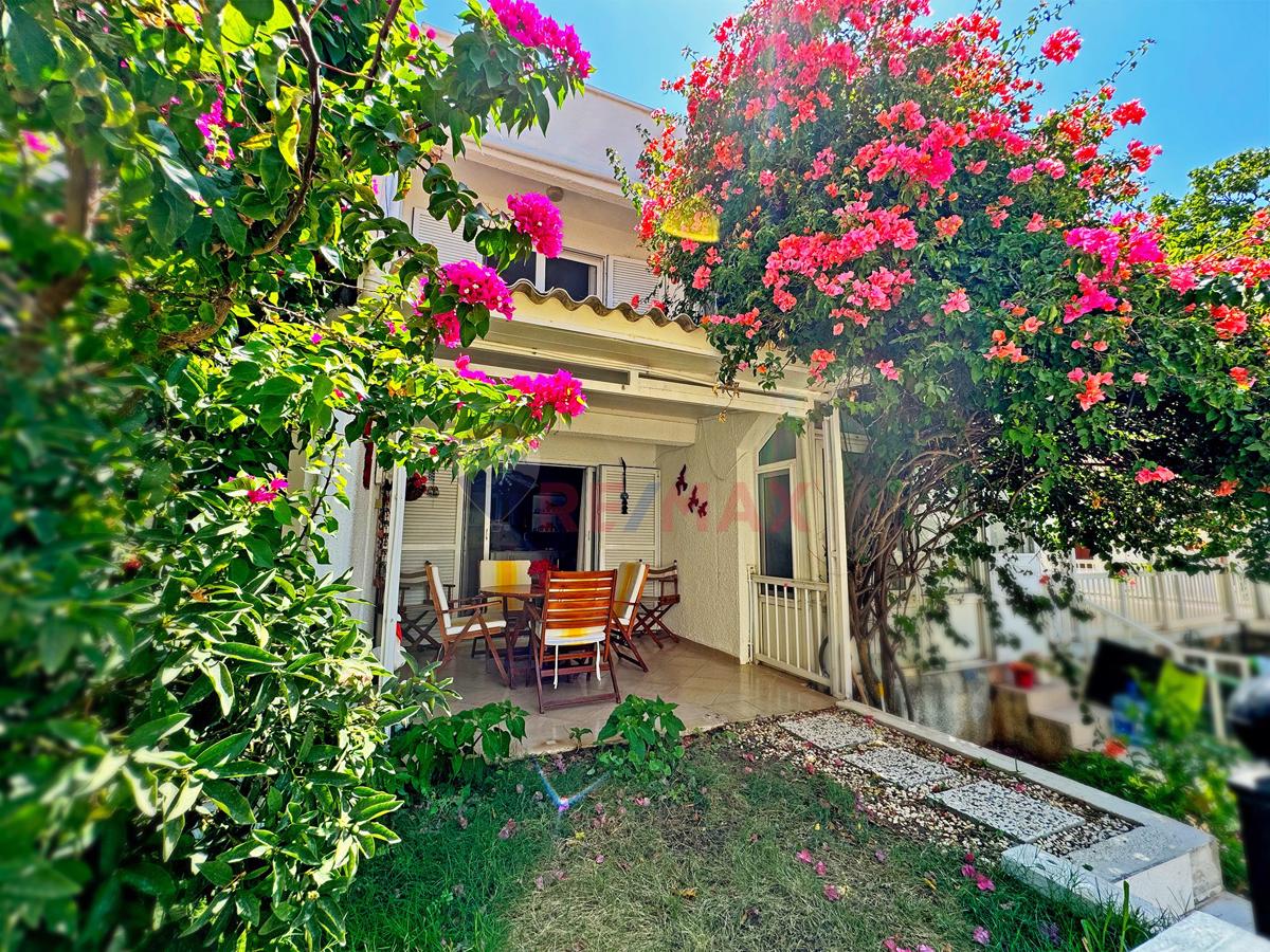 DATÇA KARAİNCİR TATİL SİTESİNDE SATILIK 2+1 BİTİŞİK NİZAM TRİBLEKS EV