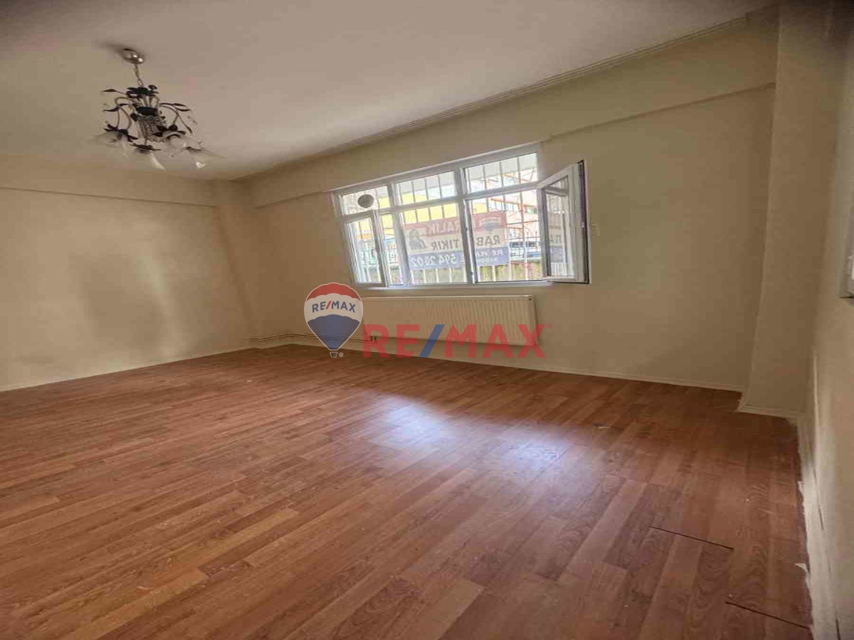 NECİP FAZIL MAHALLESİNDE MERKEZİ KONUMDA KİRALIK 2+1 DAİRE 