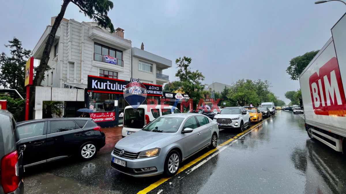 KADIKÖY KOŞUYOLU CADDESİ ÜZERİNDE 5+1 KİRALIK BAKIMLI OFİS