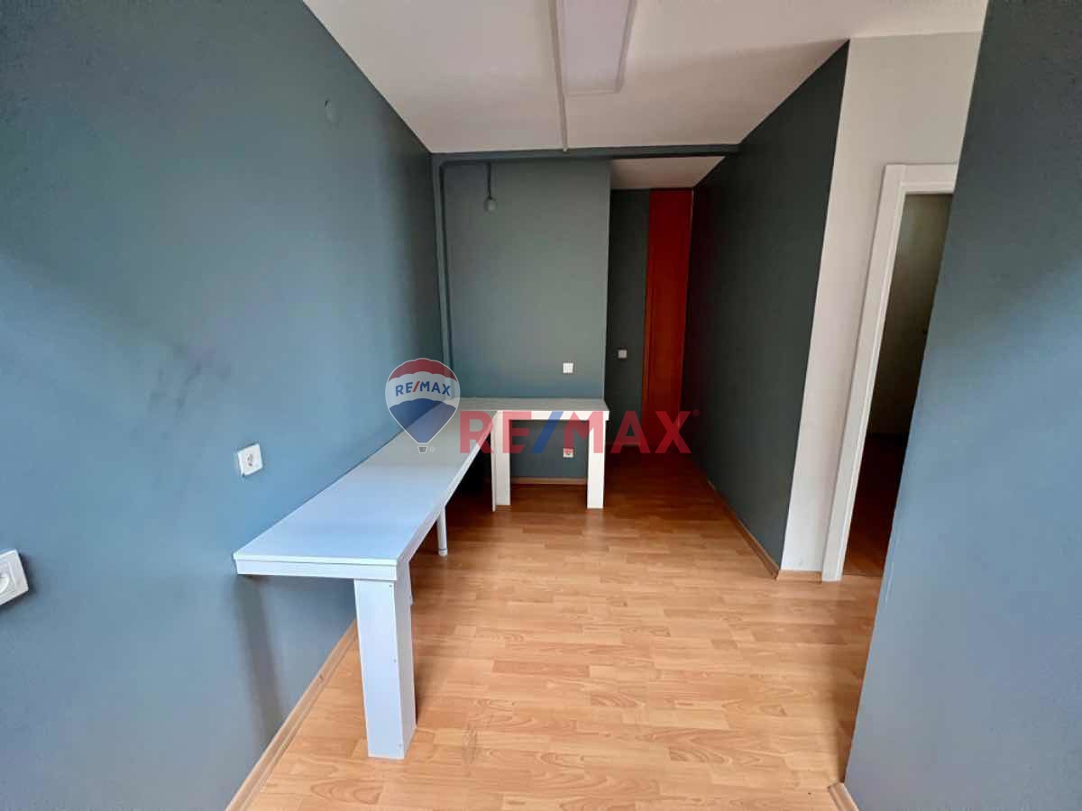 KADIKÖY KOŞUYOLU CADDESİ ÜZERİNDE 5+1 KİRALIK BAKIMLI OFİS