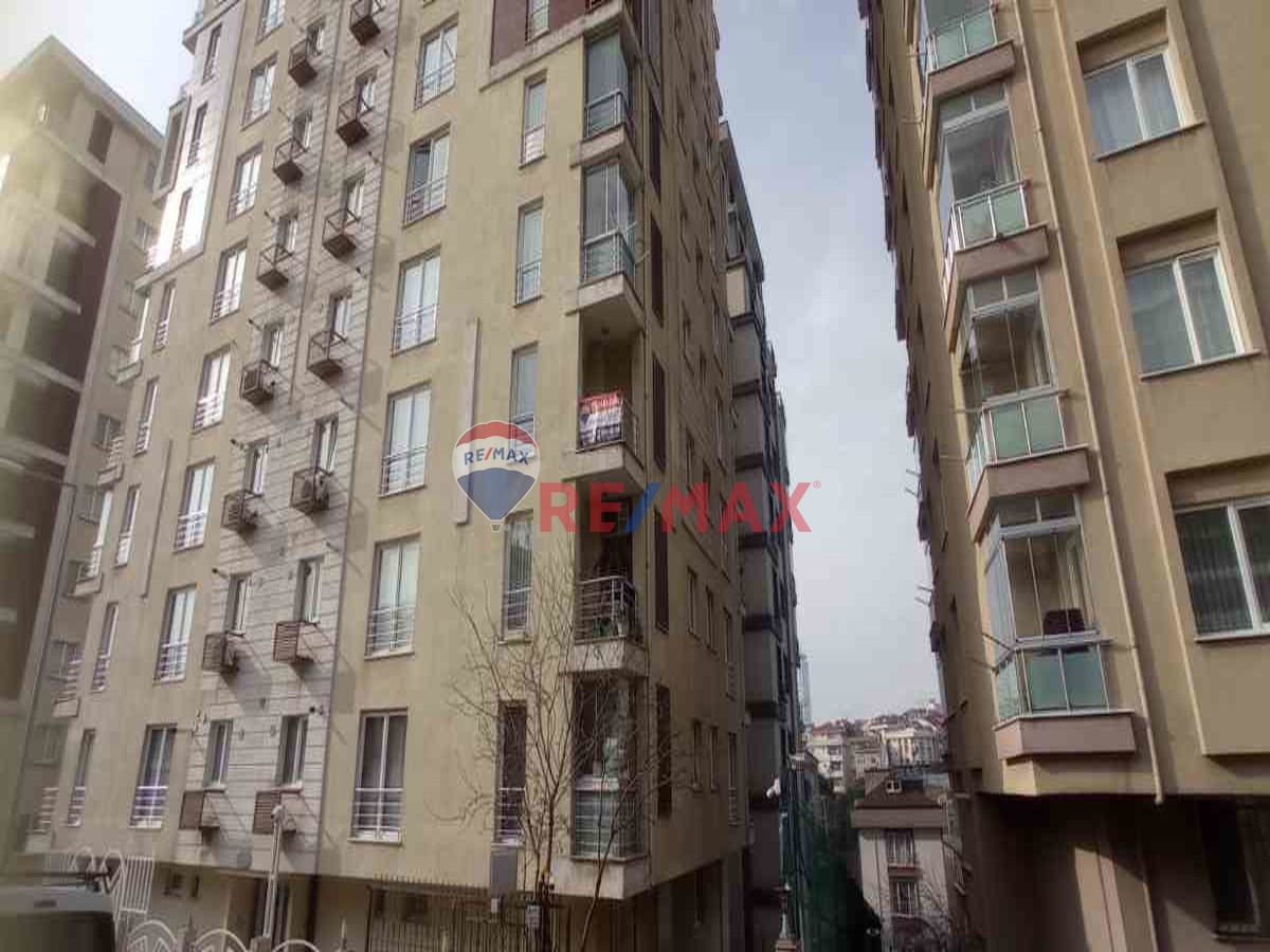 ATAŞEHİR  AŞIK VEYSEL MAH ŞEHİR IŞIKLARI SİTESİ 3+1 GENİŞ DAİRE