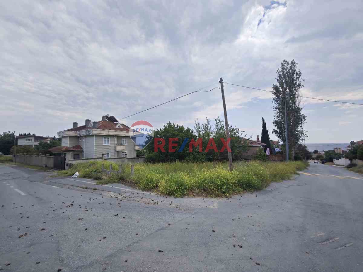 CELALIYE'DE DENIZ MANZARALI 3 KAT IMARLI ÇIFT CADDE CEPHELI KÖŞE ARSA