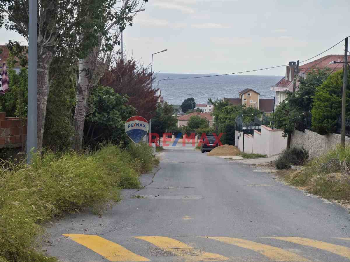 CELALIYE'DE DENIZ MANZARALI 3 KAT IMARLI ÇIFT CADDE CEPHELI KÖŞE ARSA