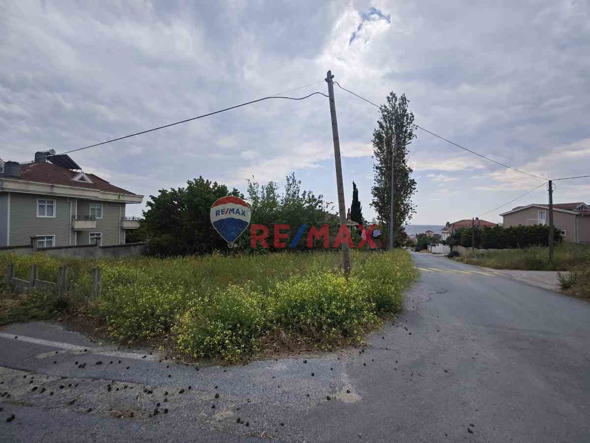 CELALIYE'DE DENIZ MANZARALI 3 KAT IMARLI ÇIFT CADDE CEPHELI KÖŞE ARSA