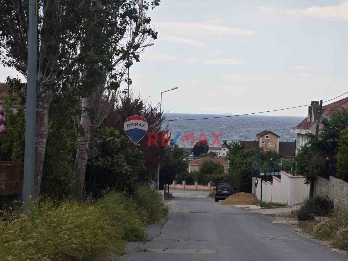 CELALIYE'DE DENIZ MANZARALI 3 KAT IMARLI ÇIFT CADDE CEPHELI KÖŞE ARSA