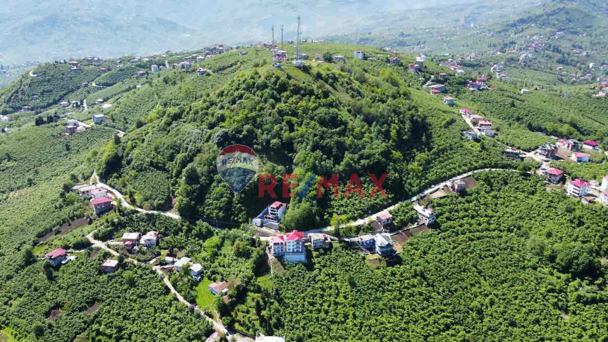 KARLIK MAHALLESİNDE MANZARALI SATILIK FIRSAT ARSA !!!