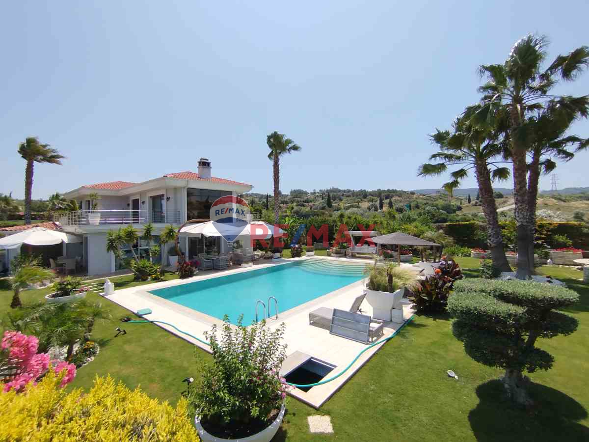 URLADA  1,580 M2 IÇINDE MÜSTAKIL YAŞAM 4+1  HAVUZLU VILLA