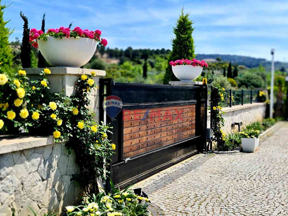 URLADA  1,580 M2 IÇINDE MÜSTAKIL YAŞAM 4+1  HAVUZLU VILLA