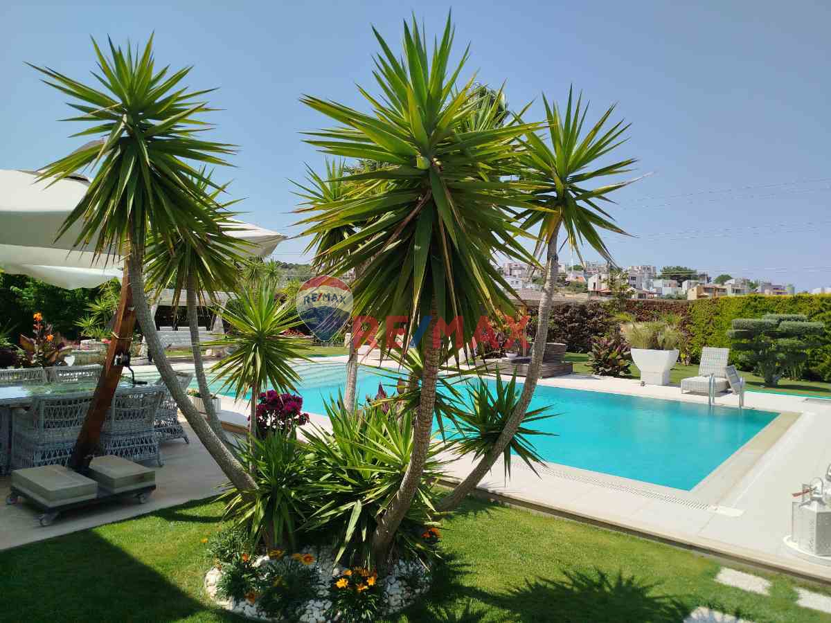 URLADA  1,580 M2 IÇINDE MÜSTAKIL YAŞAM 4+1  HAVUZLU VILLA