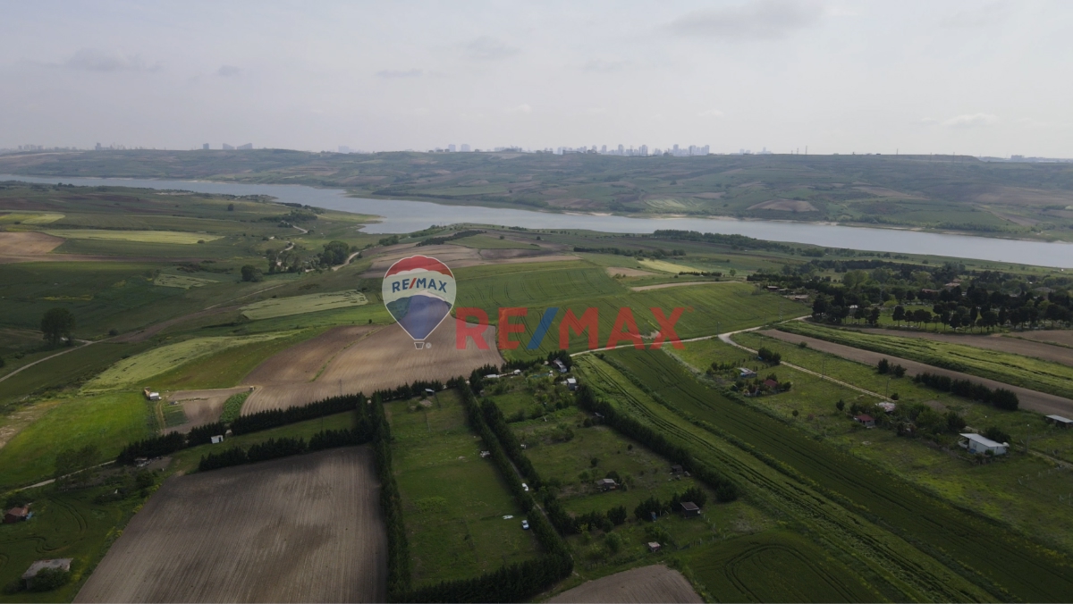 REMAX'DEN SAZLIBOSNA'DA ETRAFI ÇEVRILI Z+3 KAT İMARLI 300 M2 ARSA