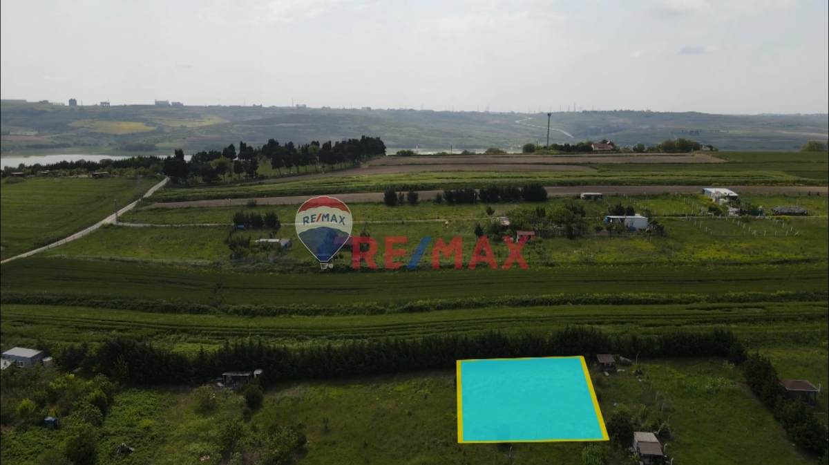 REMAX'DEN SAZLIBOSNA'DA ETRAFI ÇEVRILI Z+3 KAT İMARLI 300 M2 ARSA