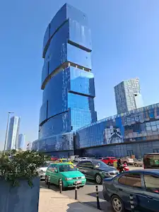 MALTEPE E-5 ILE TUGAY YOLU CADDESI KESIŞIMINDEKI DEV PROJEDE A + OFİS