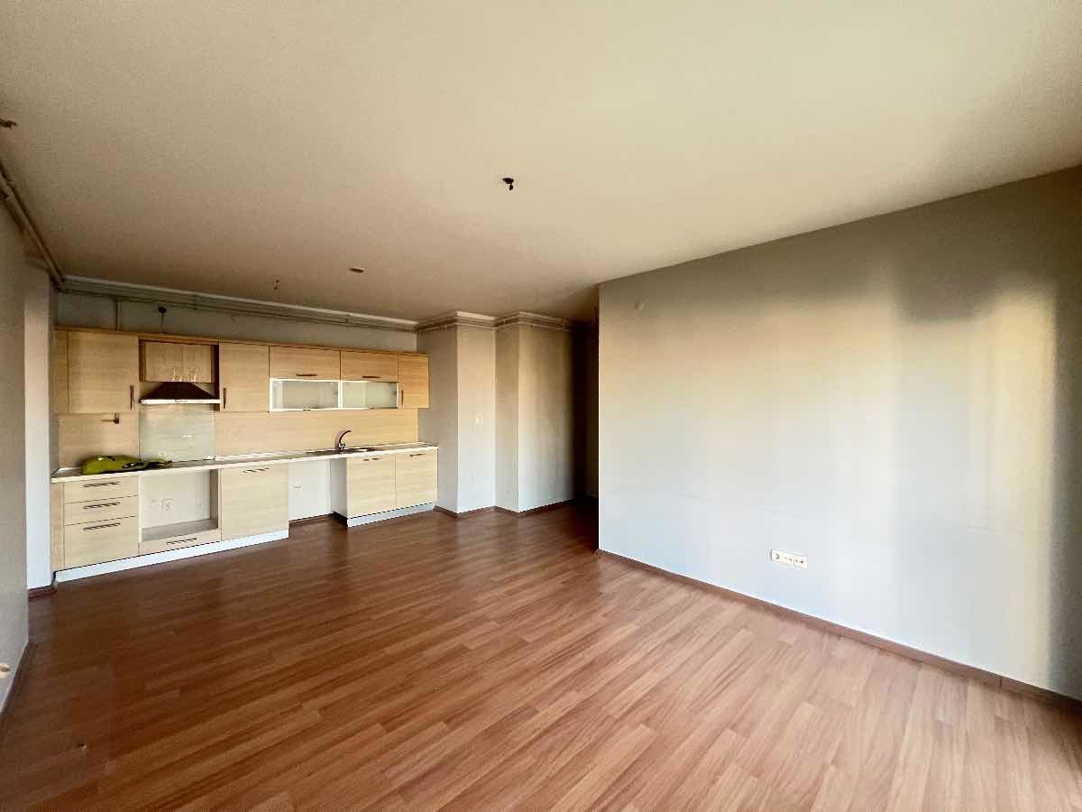 ESENYURT YESİLKENT 1+1 Fİ TOWER SİTESİE 75 M2 SATILIK