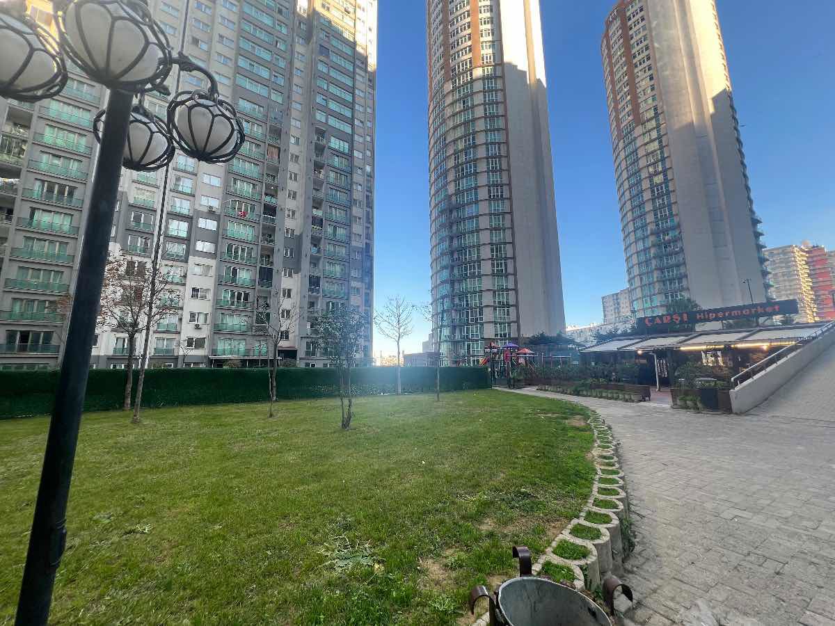 ESENYURT YESİLKENT 1+1 Fİ TOWER SİTESİE 75 M2 SATILIK