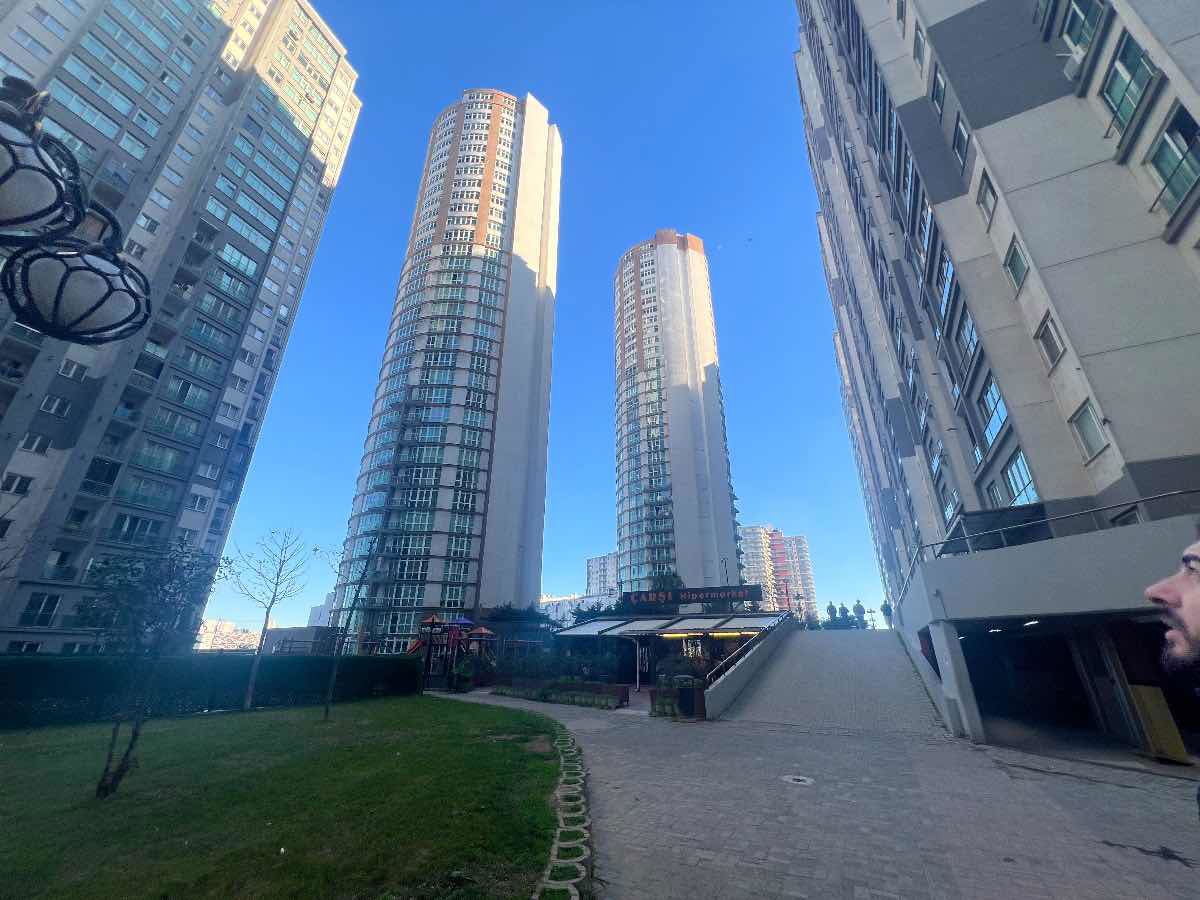 ESENYURT YESİLKENT 1+1 Fİ TOWER SİTESİE 75 M2 SATILIK