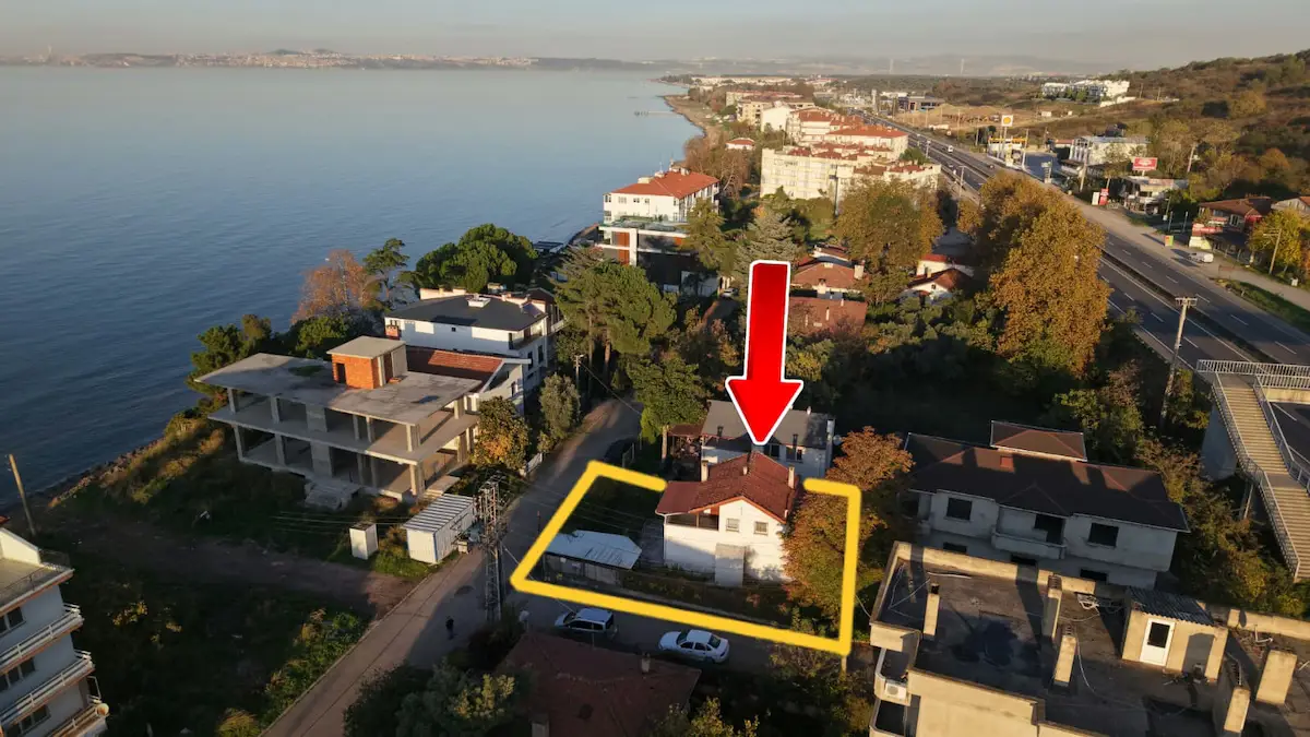 YALOVA ÇİFTLİKKÖY SAHİL DE 330M2 ARSA ÜZERİNDE SATILIK 3+1 VİLLA