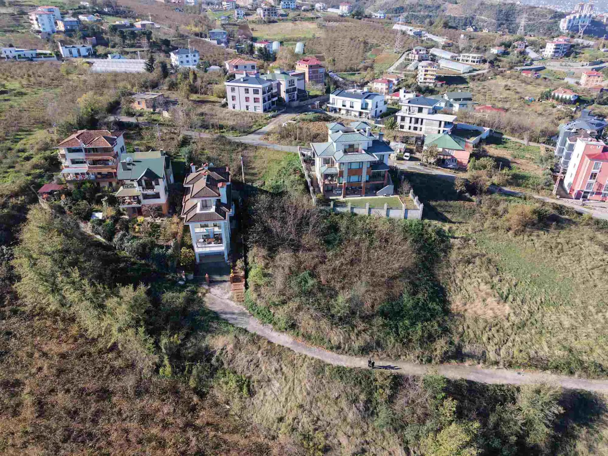 AKYAZI GÜNEŞLİ MAHALLESİ HASTANE VE STAD MANZARALI SATILIK ARSA