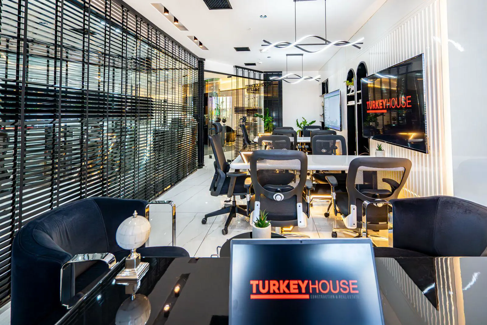 DÜNYA TİCARET MERKEZİ EGS DE 420 M2 DÜKKAN OFİS