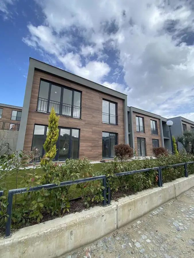 MUDANYA BADEMLİ DALGIÇ 8 SİTESİNDE SATILIK SIFIR LÜKS VİLLA