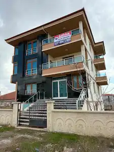 ŞEREFLİKOÇHİSARDA CADDE ÜZERI KÖŞE PARSEL AYRI TAPULU KATLAR KOMPLE BINA YATIRIM FIRSATI