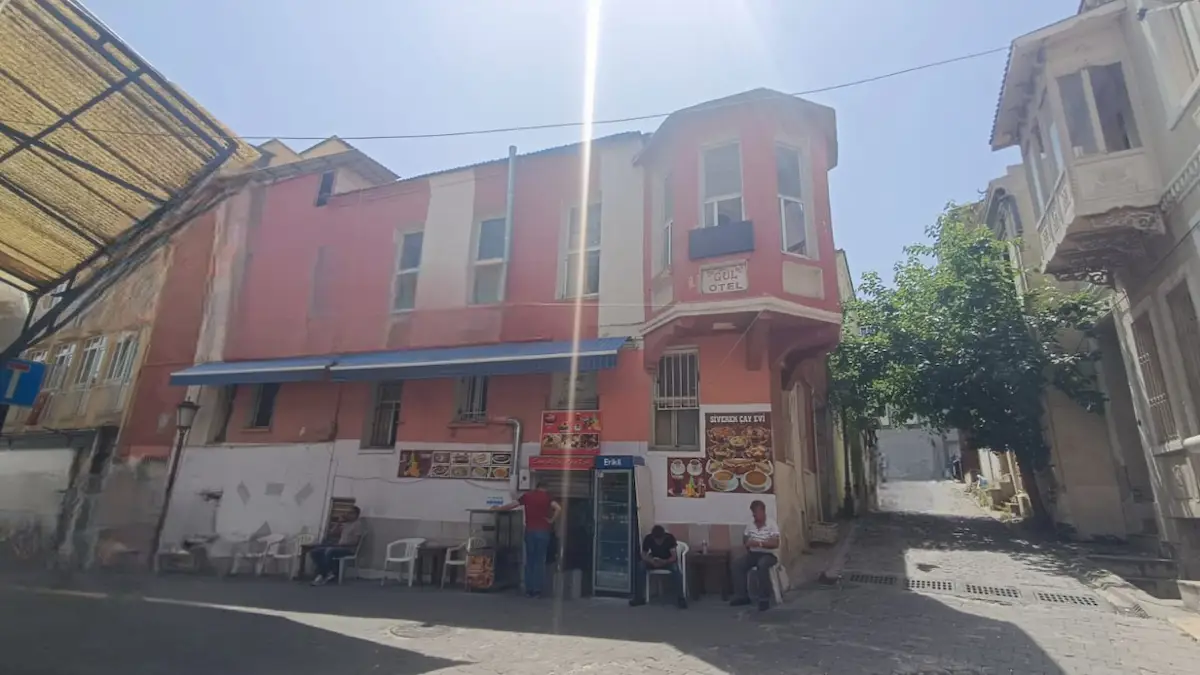 KONAK ÇANKAYA OTELLER SOKAĞINDA SATILIK GÜL OTEL BİNASI
