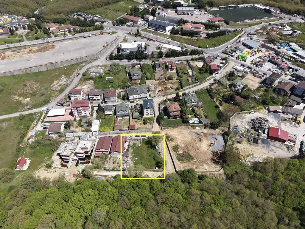 BEYKOZ ÇİFTLİKTE ORMANA KOMŞU ARSA