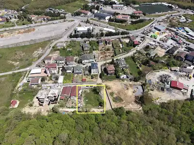 BEYKOZ ÇİFTLİKTE ORMANA KOMŞU ARSA