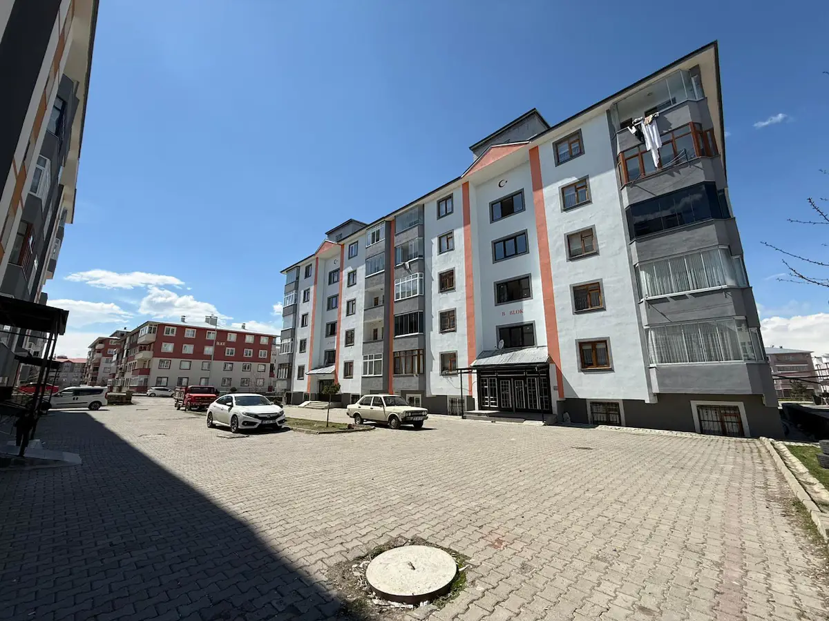 REMAX ARTIS'TEN ŞÜKRÜPAŞA'DA SATILIK 3+1 DAIRE