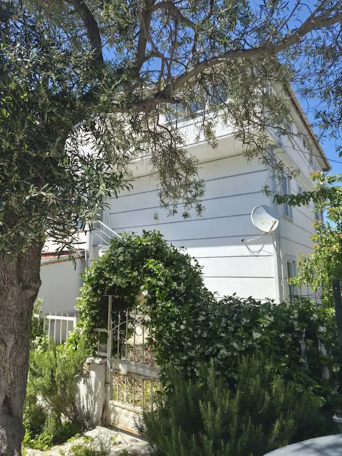 AVŞA DENIZ MAHALLESINDE VILLA KONFORUNDA BAHÇELI TAM MÜSTAKIL GIRIŞLI SATILIK DUBLEKS DAIRE