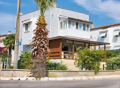 ÇEŞME GERMİYAN MAH SİTEDE 3+1 ÖZEL PLAJLI