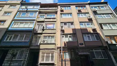 ŞİŞLİ MERKEZDE KİRALIK 2+1 DAİRE