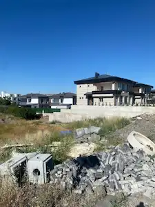 BAĞLICA MIT YERLEŞKESINE KOMŞU HISSELI VILLA ARSASI.