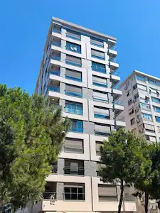 CADDEBOSTAN PLAJ YOLU’NDA SAHİLE 6. BİNA, SIFIR ÖZEL TASARIM 3+1