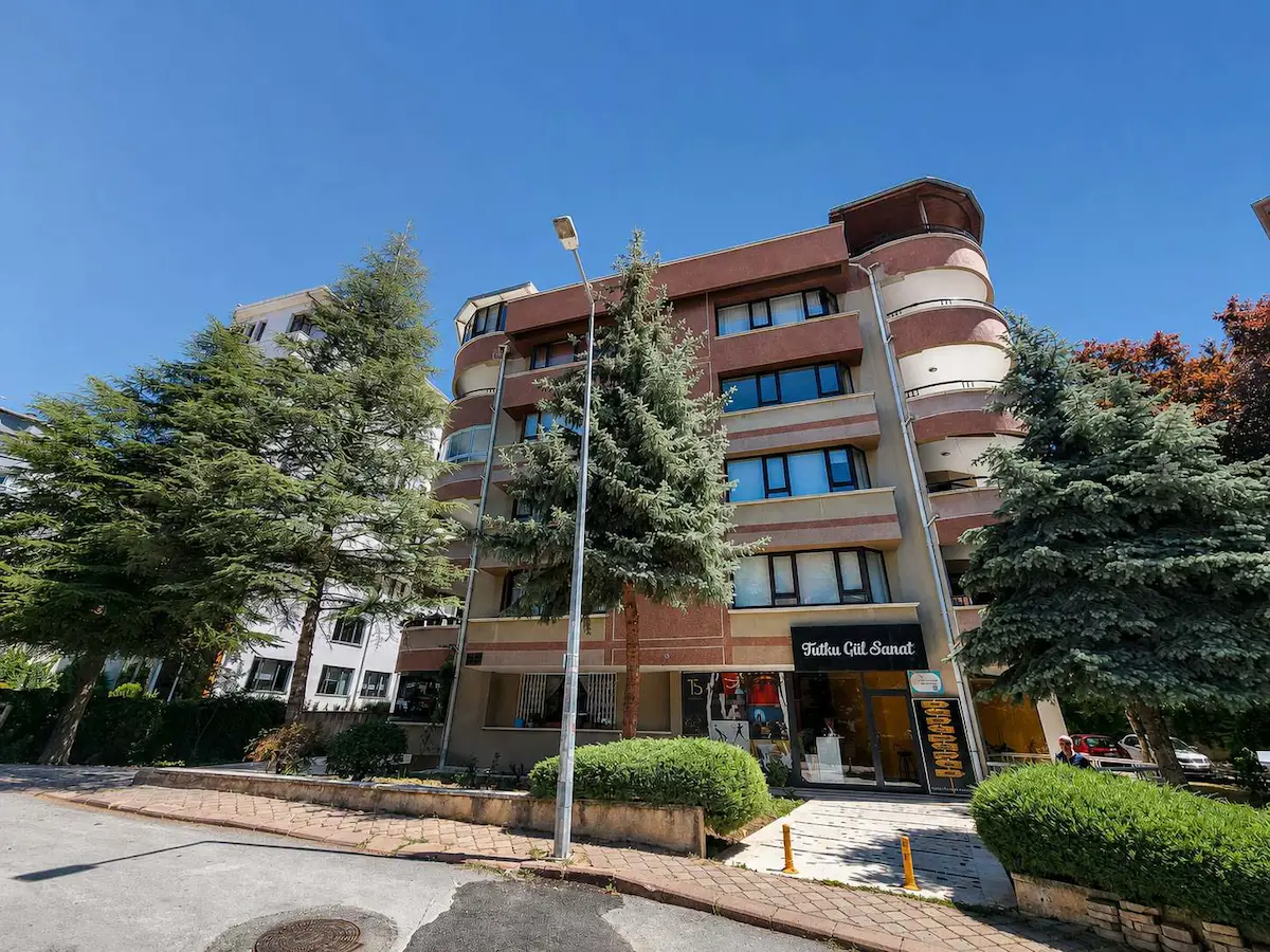 ÇANKAYA SANCAK MAHALLESINDE 3 CEPHELİ MASRAFSIZ 4+1  SATILIK DAİRE