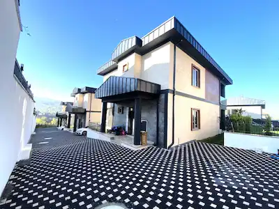 BAHÇECIK'TE DENIZ &DOĞA MANZARALI, SAĞLAM ZEMINDE LÜKS VILLALAR