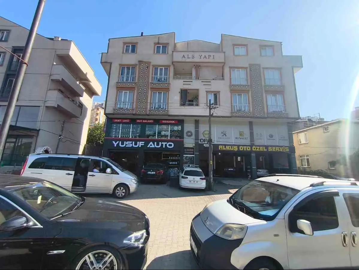 GEBZE KÖŞKLÜÇEŞMEDE ANA YOLA SIFIR, BİNADA SATILIK 2+1 DAİRE