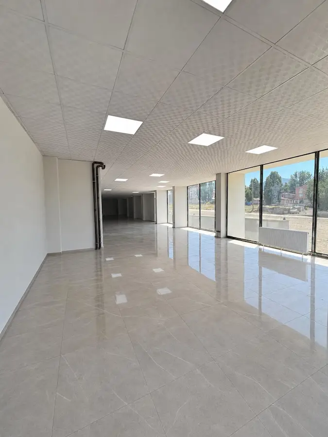 REMAX ARTIS'DEN A.GAZI'DE KIRALIK SIFIR İŞ YERI