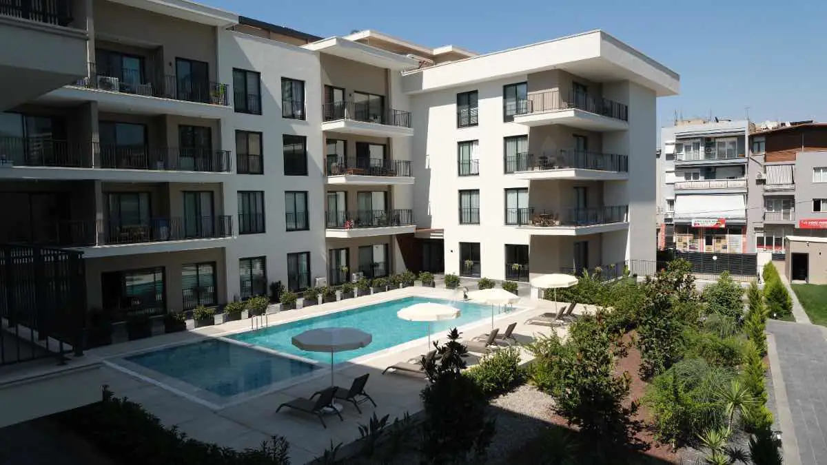 BORNOVA İKON CADDE SİTESİ'NDE SATILIK 2+1 LÜKS DAİRE